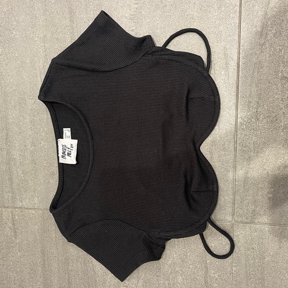 Black cropped top | Size 4 - Picture 2 of 5